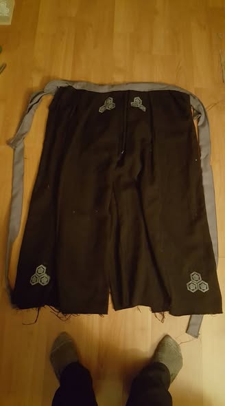 Block printed daimon hakama, to match the Daimon Hitatare which is currently in pieces on my sewing table. Also for Yule garb.